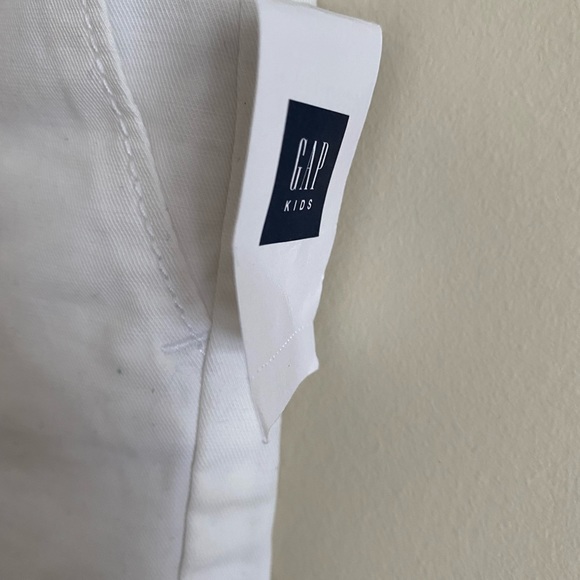 Gap shorts 5 NWT - Picture 2 of 6